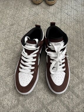Nike SB React Leo skate shoes in the Light Chocolate and White